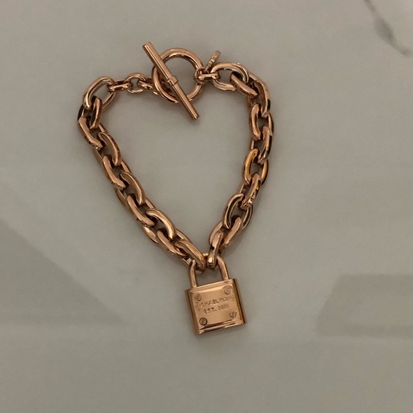 NWT Michael Kors motif padlock bracelet, rose gold - Picture 4 of 4